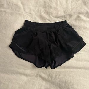 Black camo 2.5 “ hotty hot short shorts